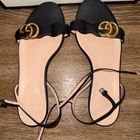 Gucci Black and Gold Women's Sandals - Picture 3 of 5